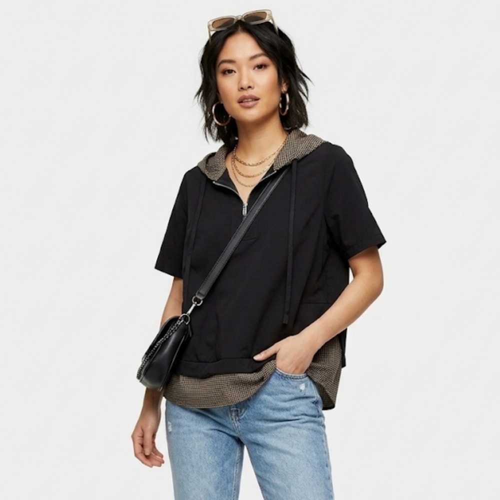 Buosc Hisae Black Short Sleeve Quarter-Zip Hoodie with Checkered Accents